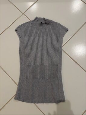 White House Black Market Gray Ribbed Mock Neck Cap Sleeve Top